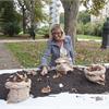 Semina della Tavola d'Arte: nel giardino dell'Arte e del Silenzio i Platani seminano valori per noi. Installazione di Monica Scardecchia per Arte da mangiare mangiare Arte