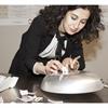 Tavola d'Arte realizzata in collaborazione con Ballarini, artista Monica Scardecchia (Studio Pace10) al lavoro