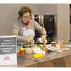 Artisti assurgono in cucina, performance di Eugenia Scaglioni